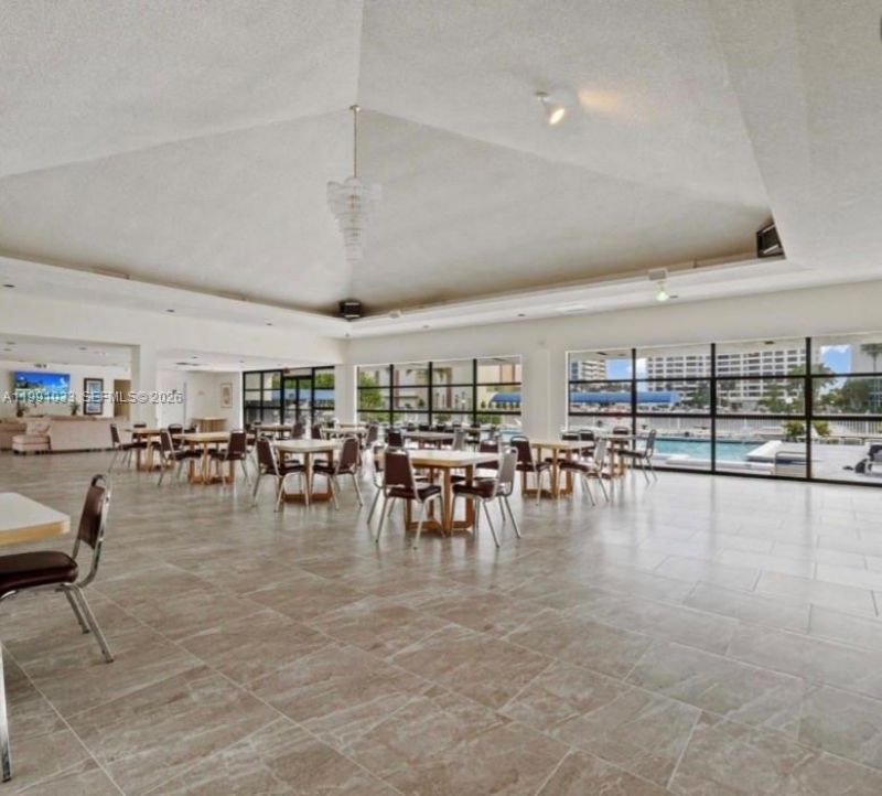 600 Parkview Dr, Unit 717, Hallandale Beach, FL 33009 Photo