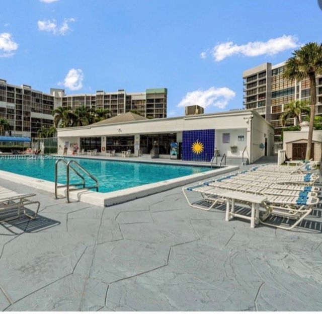 600 Parkview Dr , Unit 717, Hallandale Beach, FL 33009 Photo