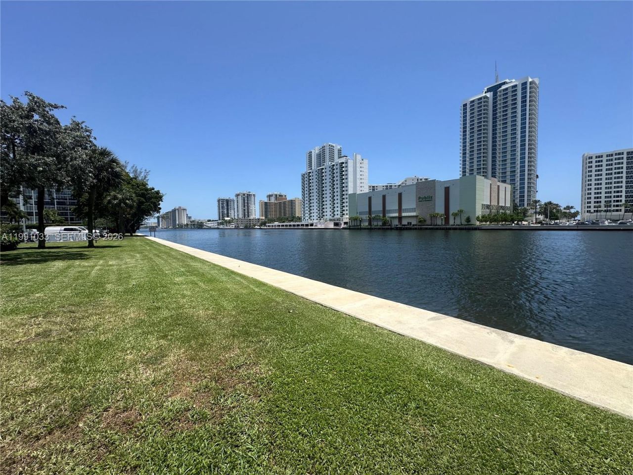 600 Parkview Dr, Unit 717, Hallandale Beach, FL 33009 Photo