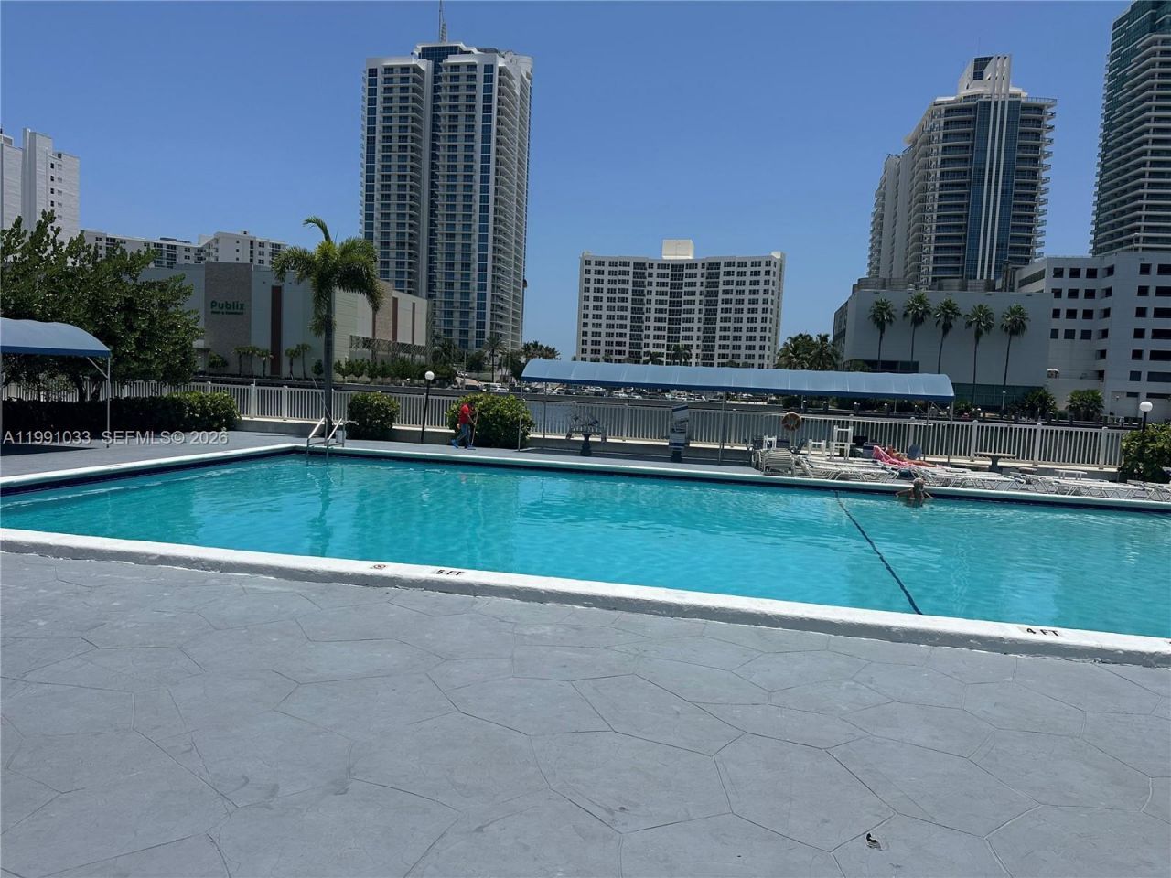 600 Parkview Dr, Unit 717, Hallandale Beach, FL 33009 Photo