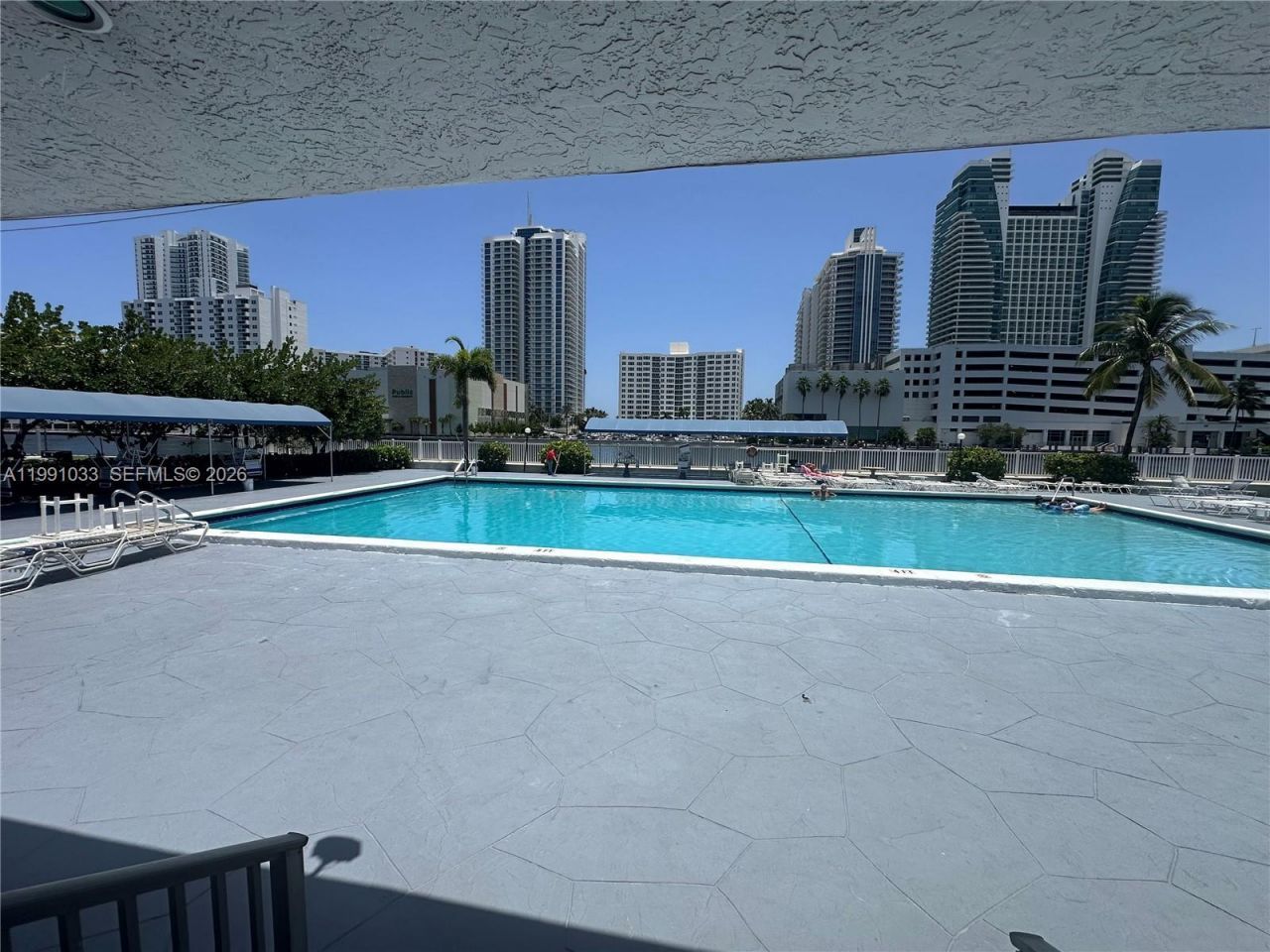 600 Parkview Dr, Unit 717, Hallandale Beach, FL 33009 Photo