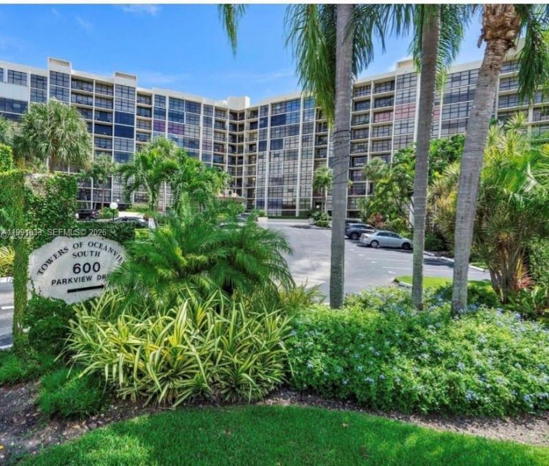 600 Parkview Dr, Unit 717, Hallandale Beach, FL 33009 Photo