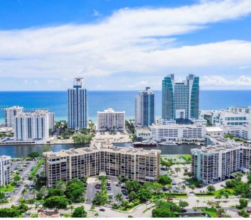 600 Parkview Dr, Unit 717, Hallandale Beach, FL 33009 Photo