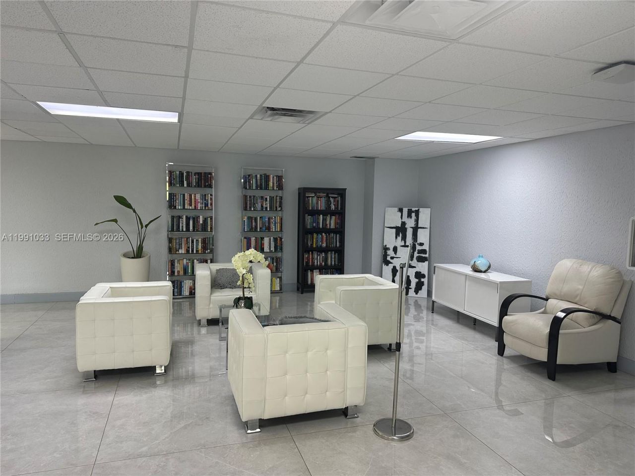 600 Parkview Dr, Unit 717, Hallandale Beach, FL 33009 Photo