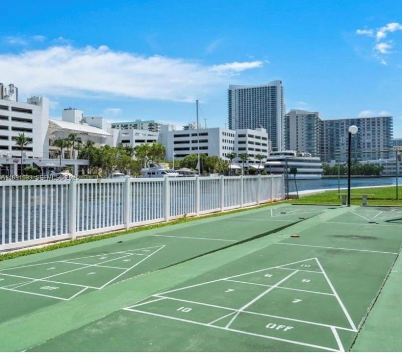 600 Parkview Dr, Unit 717, Hallandale Beach, FL 33009 Photo
