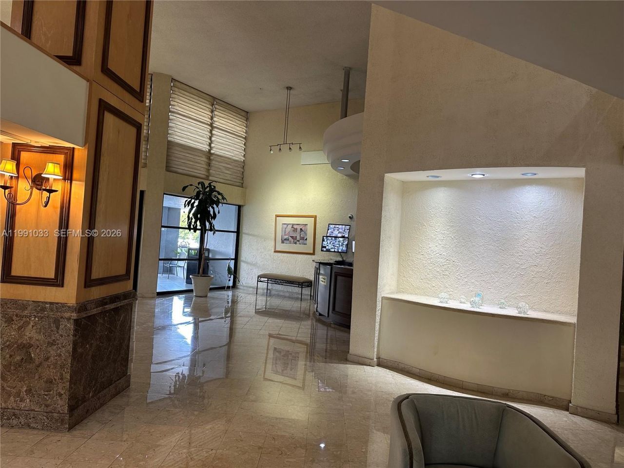 600 Parkview Dr, Unit 717, Hallandale Beach, FL 33009 Photo