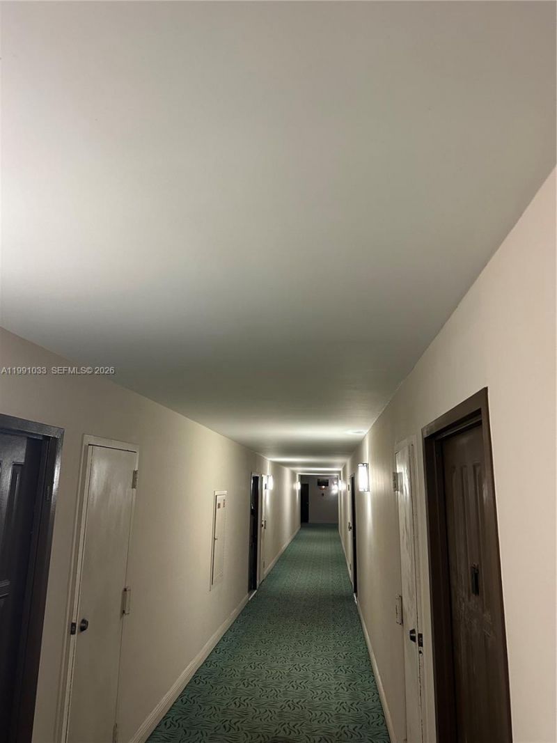 600 Parkview Dr, Unit 717, Hallandale Beach, FL 33009 Photo