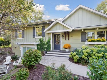 381 Margaret Circle, Wayzata, MN 55391