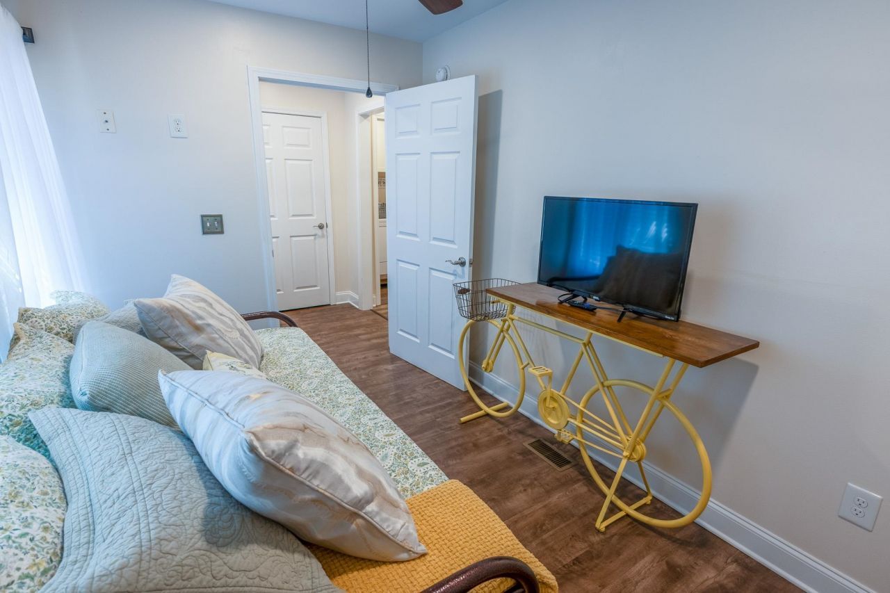 9700 Kings Rd. Photo 20