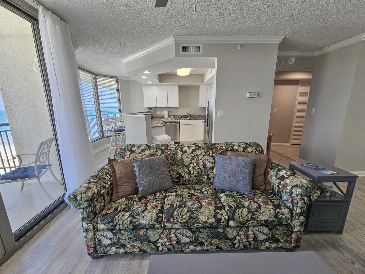 8560 Queensway Blvd.  Photo 10