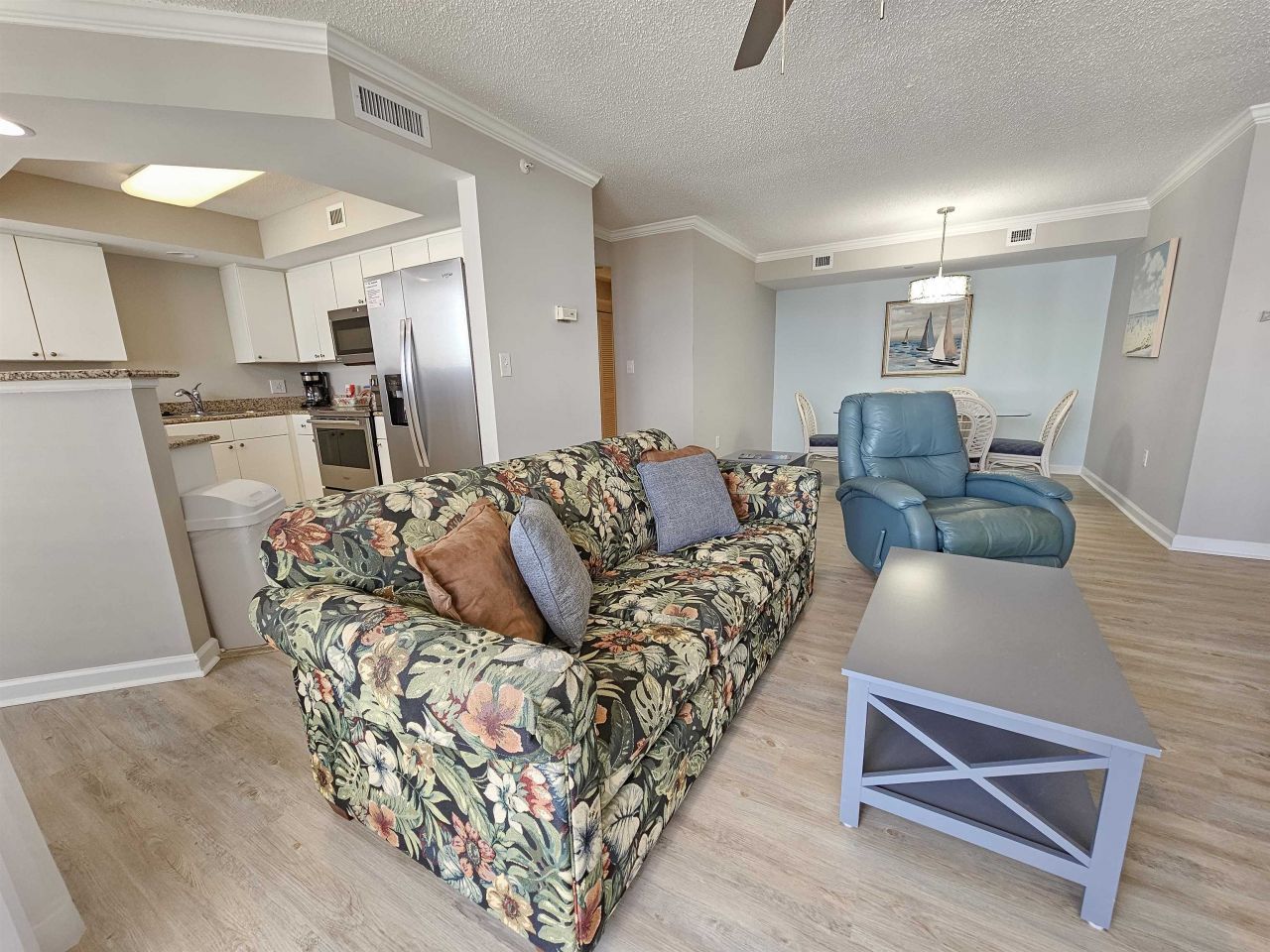 8560 Queensway Blvd.  Photo 13