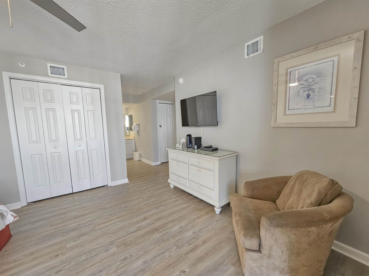 8560 Queensway Blvd.  Photo 30