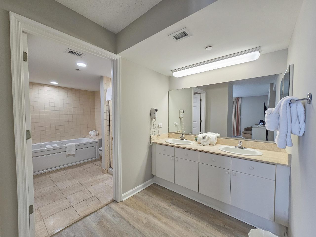 8560 Queensway Blvd.  Photo 32