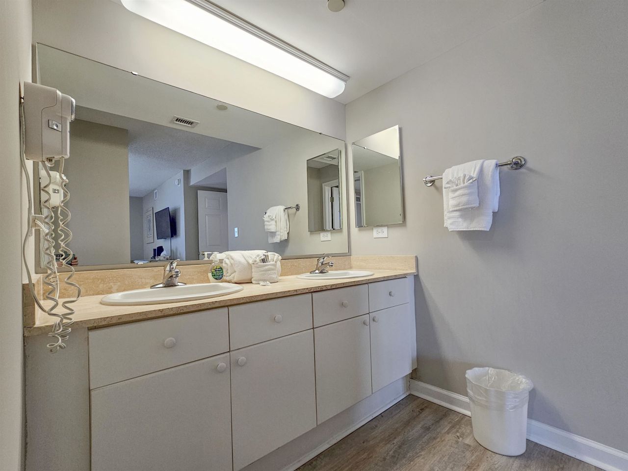 8560 Queensway Blvd.  Photo 33