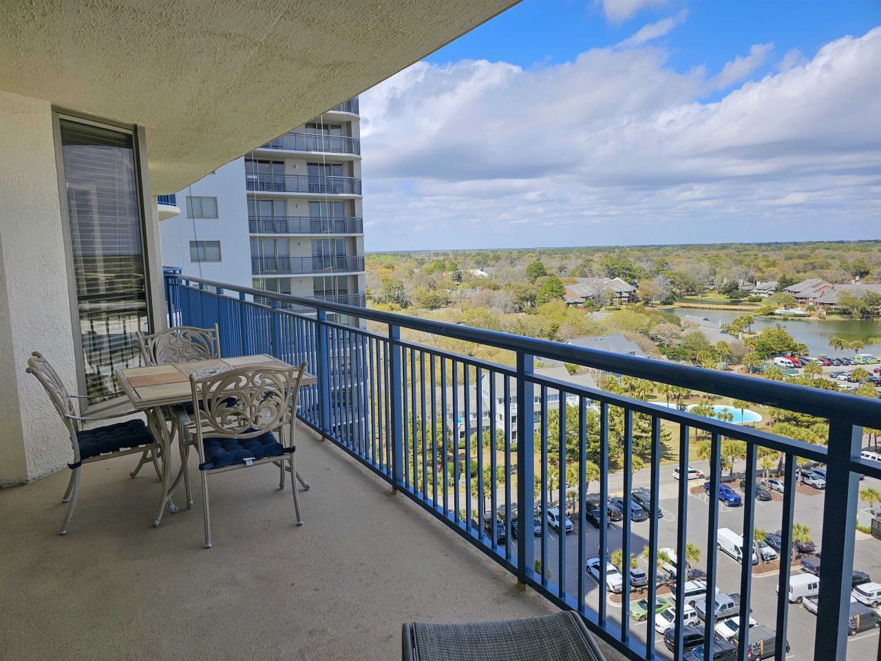 8560 Queensway Blvd.  Photo 4