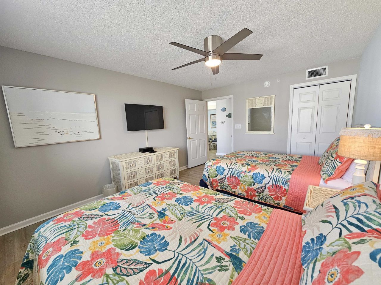 8560 Queensway Blvd.  Photo 45