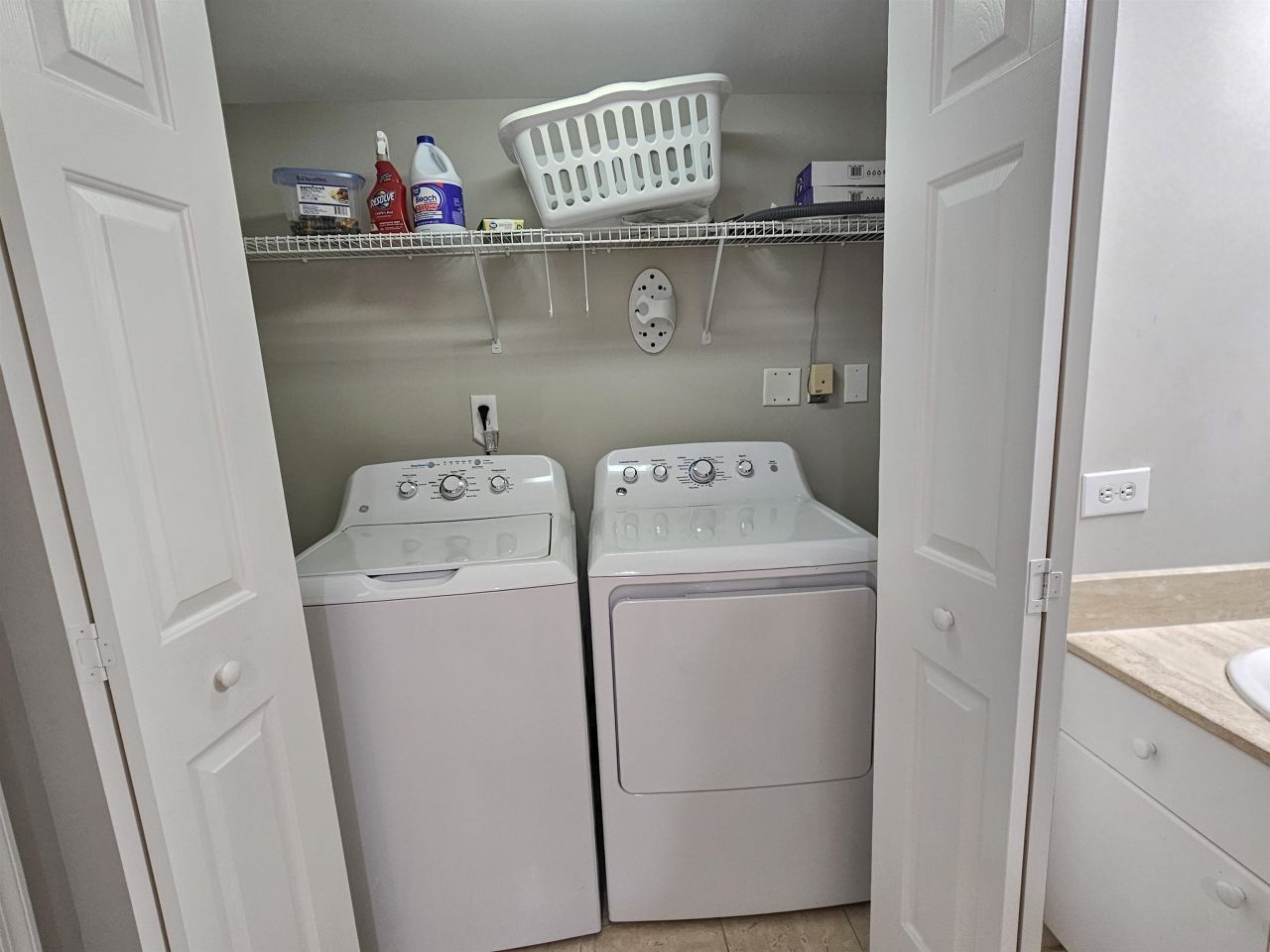 8560 Queensway Blvd.  Photo 53