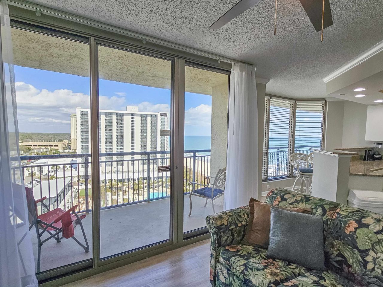 8560 Queensway Blvd.  Photo 8