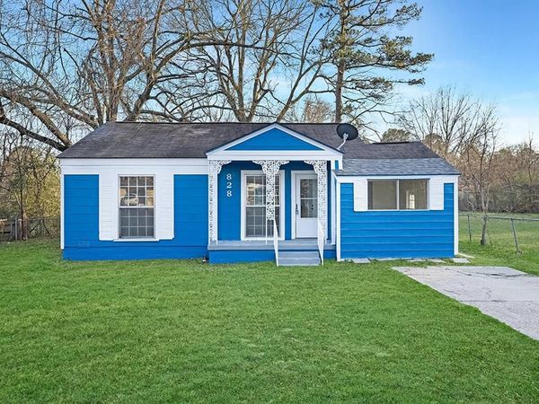 828 Burma Road, Wake Village, TX 75501