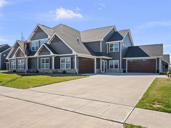 3037 Shanes Way , Bettendorf, IA 52722