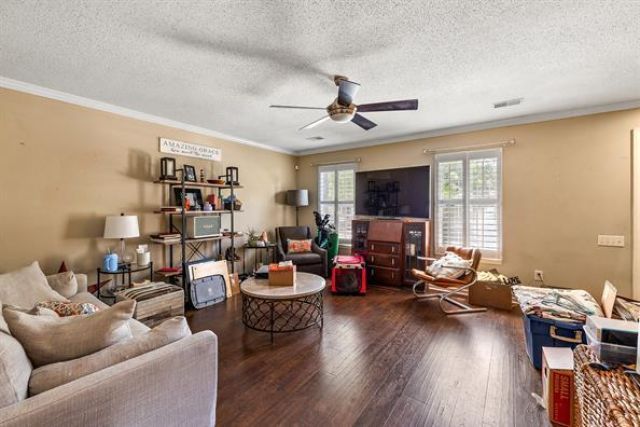 3120 Queensgate Way Photo 4