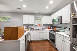 3120 Queensgate Way photo 4