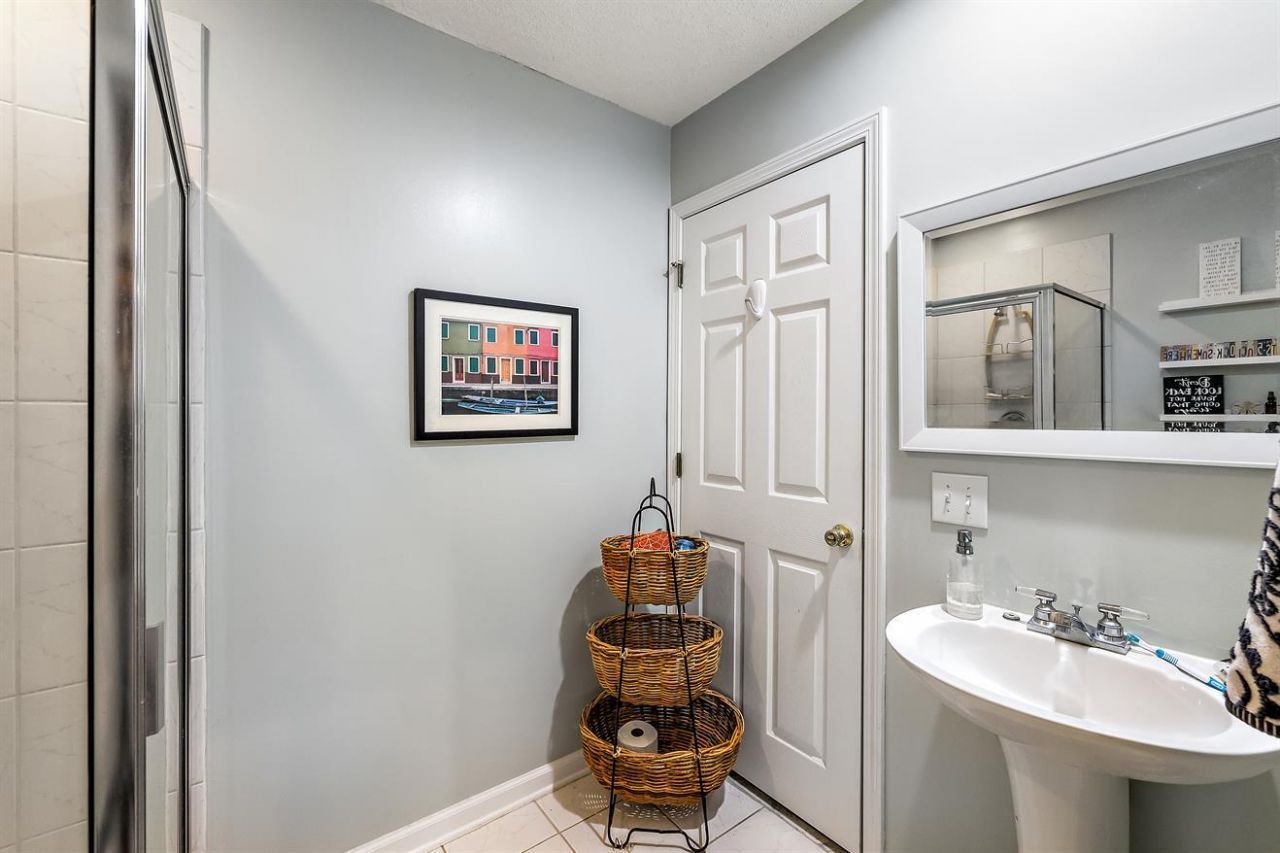 3120 Queensgate Way Photo 8