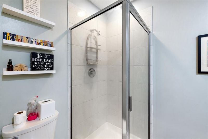 3120 Queensgate Way Photo 9