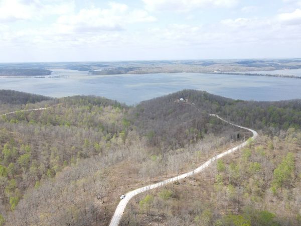 18 Lake Ridge Dr , Stewart, TN 37175