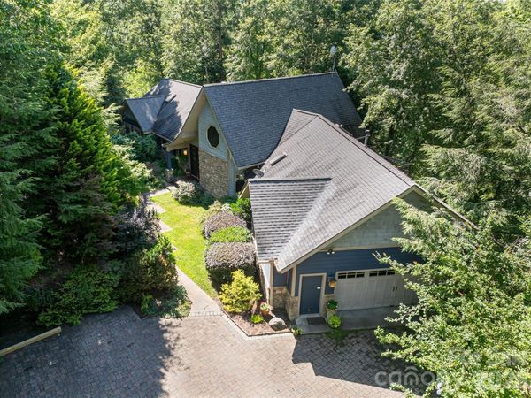 935 Whites Lake Boulevard , Saluda, NC 28773