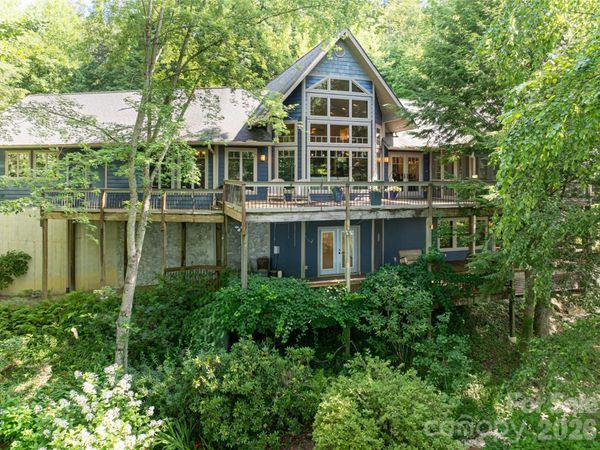 935 Whites Lake Boulevard, Saluda, NC 28773