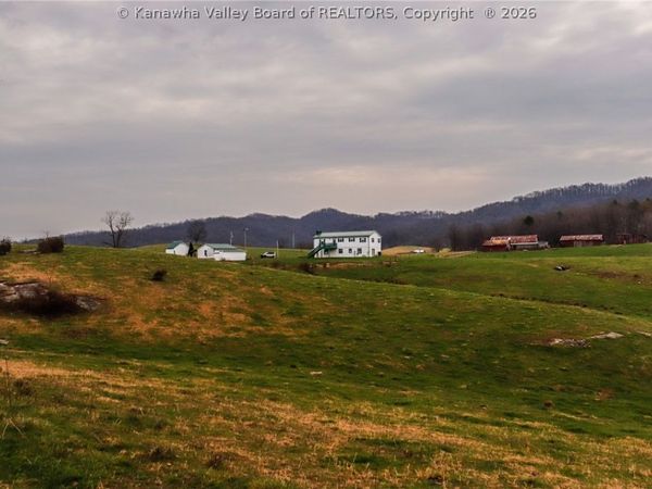 1379 Gwinn Road, Victor, WV 25938