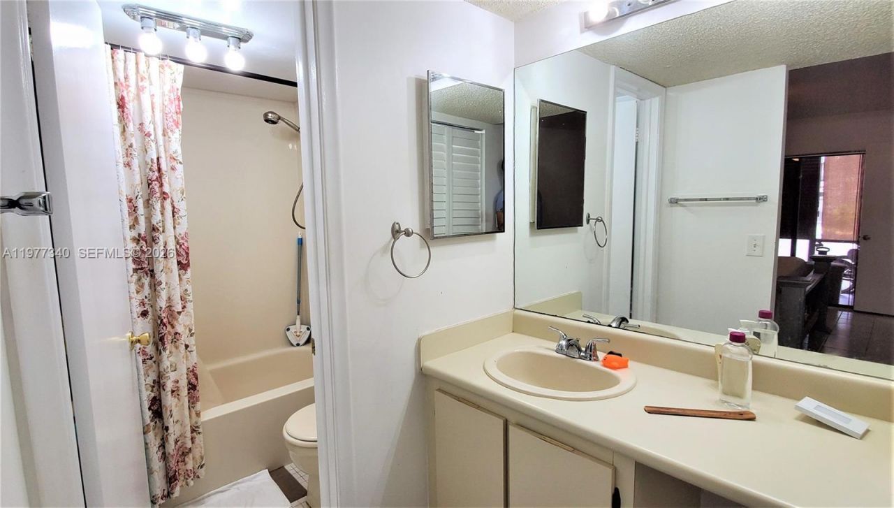 20025 NE 3rd Ct , Unit 1, Miami, FL 33179 Photo