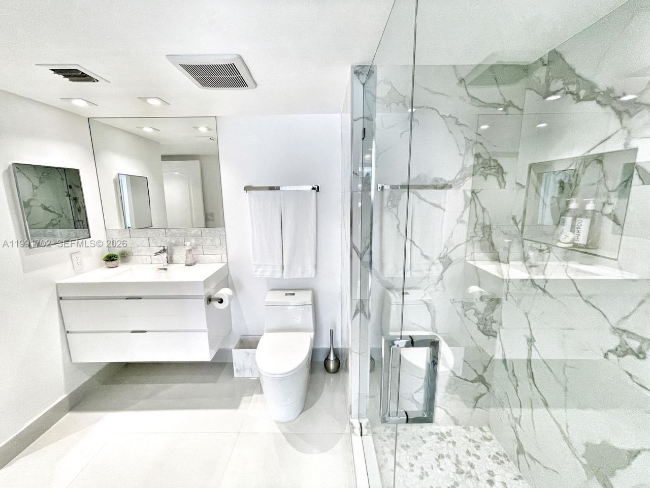 1200 SE Brickell Bay Dr , Unit 1707, Miami, FL 33131 Photo