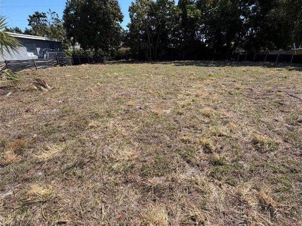 4240 NE 3rd Ave , Deerfield Beach, FL 33064