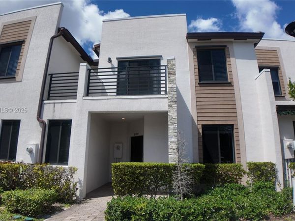 20714 NE 5th Ct , Miami, FL 33179