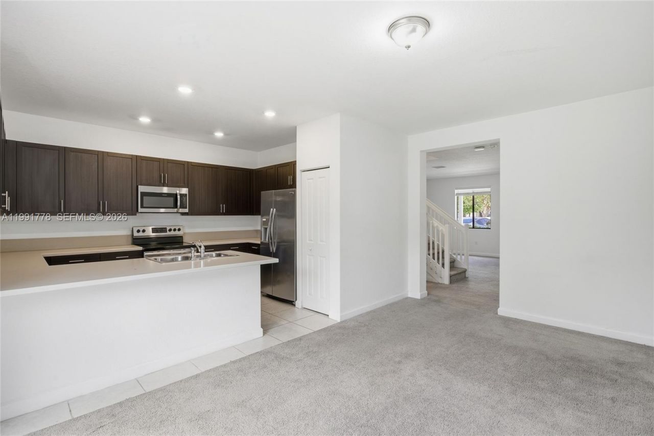 20714 NE 5th Ct, Miami, FL 33179 Photo