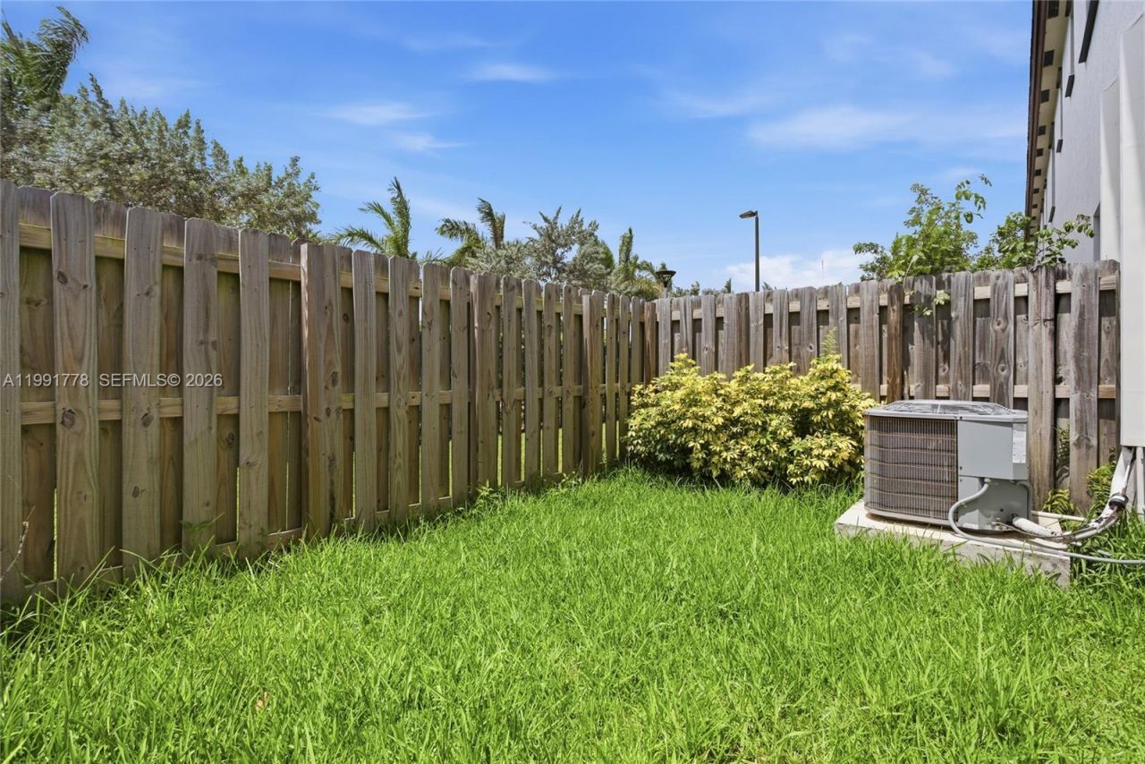 20714 NE 5th Ct, Miami, FL 33179 Photo