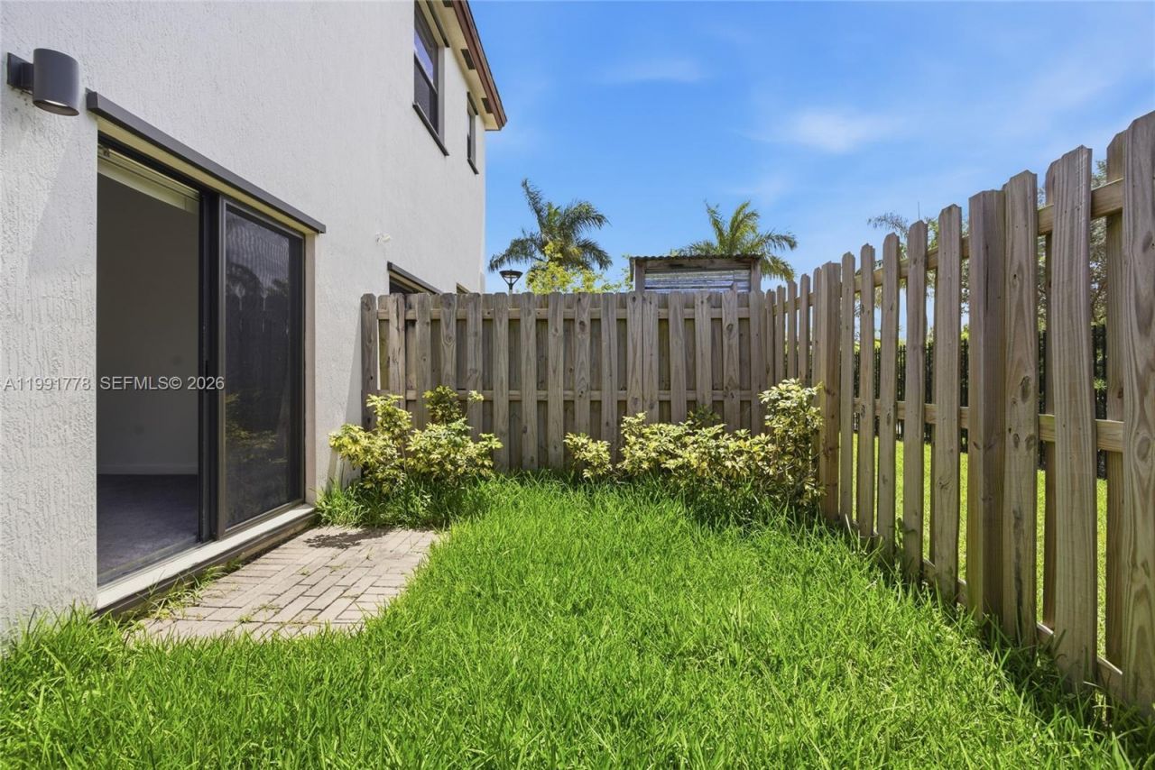 20714 NE 5th Ct, Miami, FL 33179 Photo