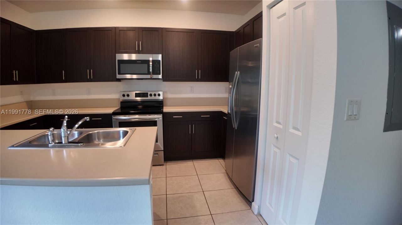 20714 NE 5th Ct , Miami, FL 33179 Photo