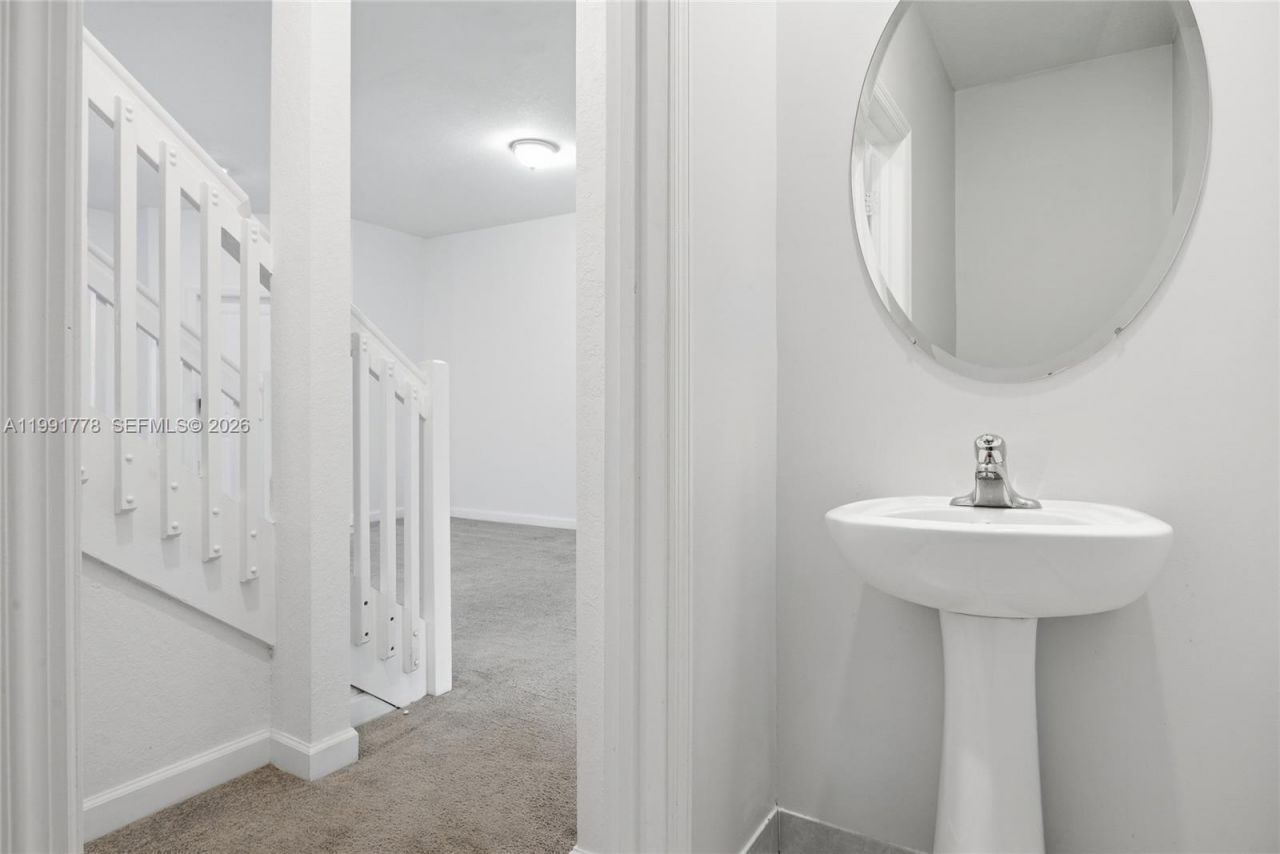 20714 NE 5th Ct, Miami, FL 33179 Photo