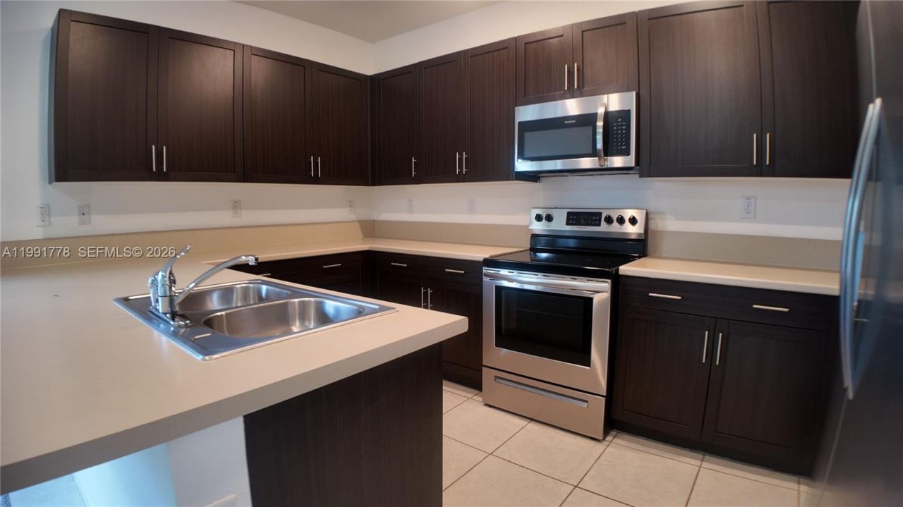 20714 NE 5th Ct , Miami, FL 33179 Photo