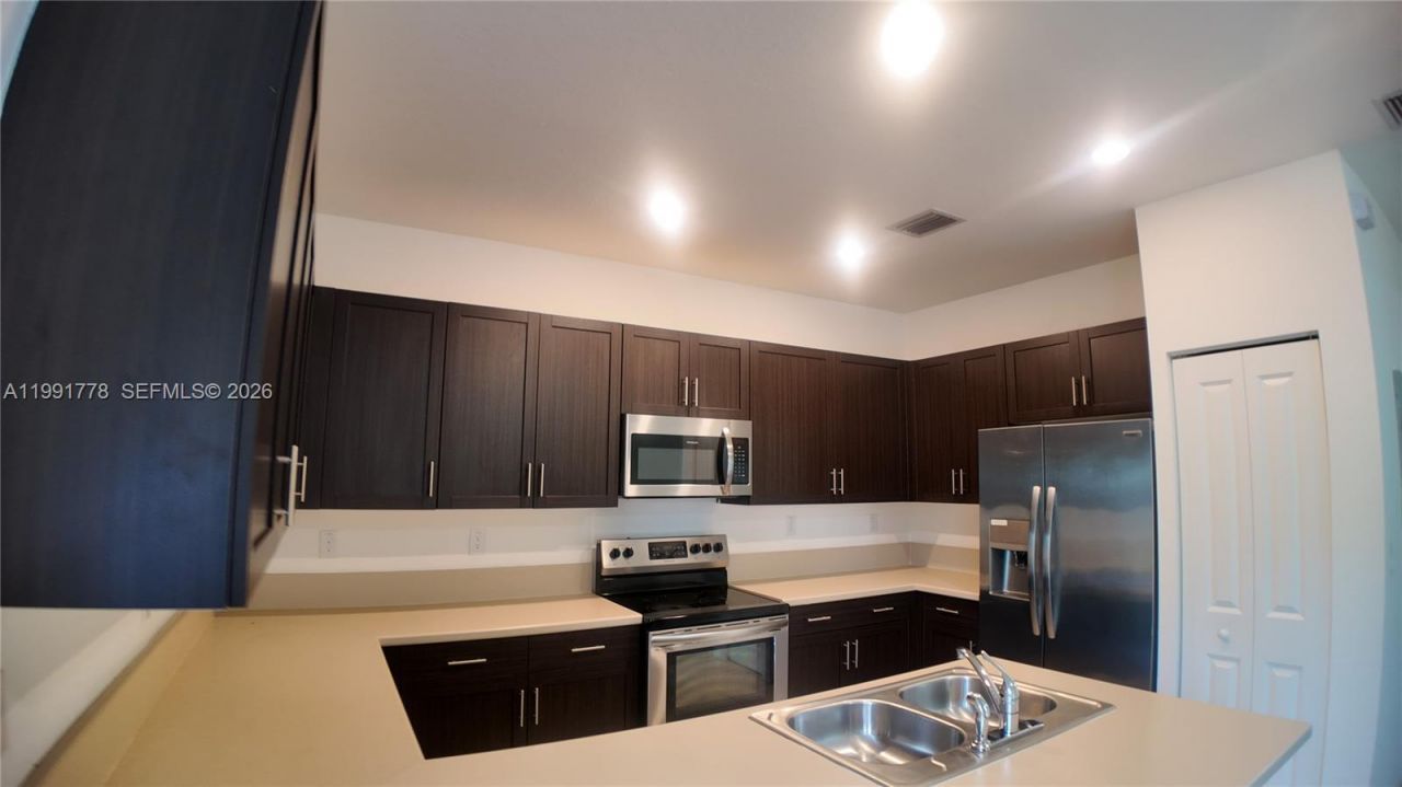 20714 NE 5th Ct , Miami, FL 33179 Photo