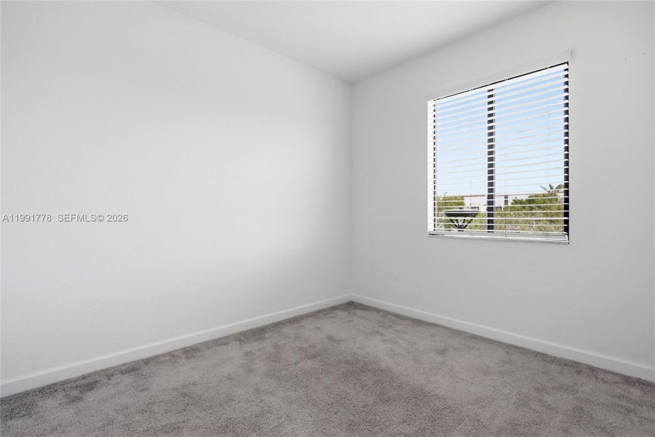 20714 NE 5th Ct, Miami, FL 33179 Photo