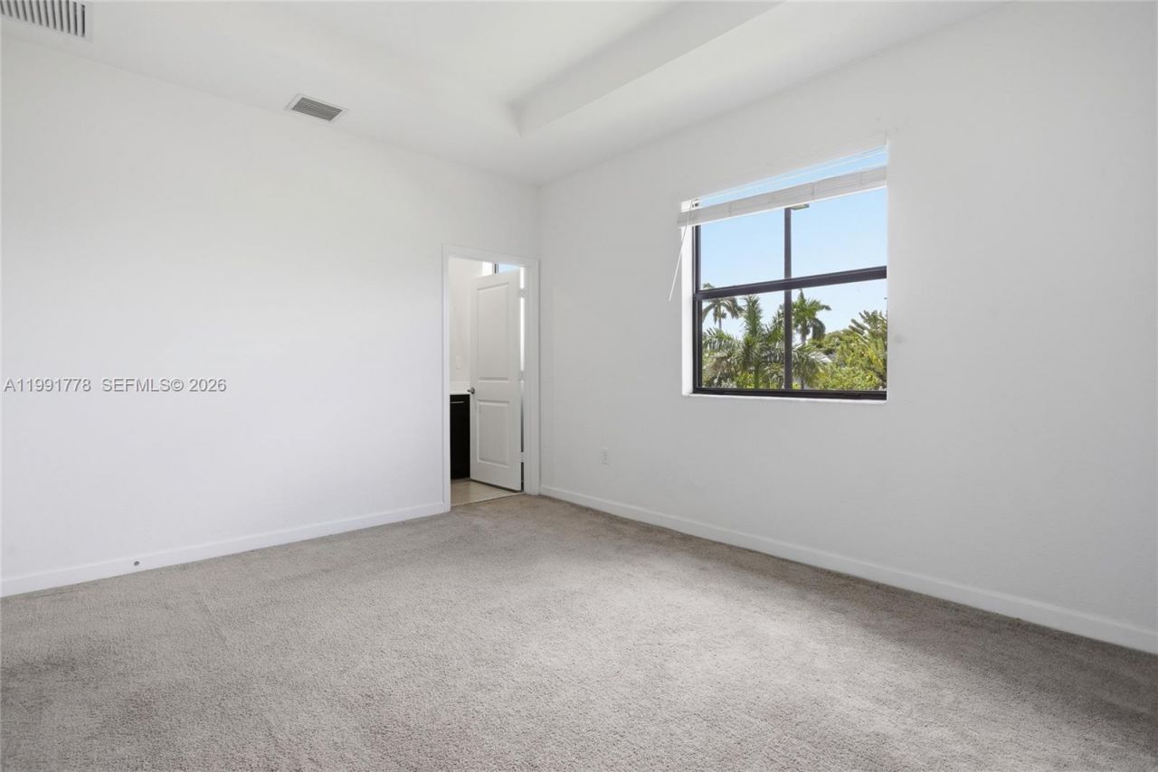 20714 NE 5th Ct, Miami, FL 33179 Photo