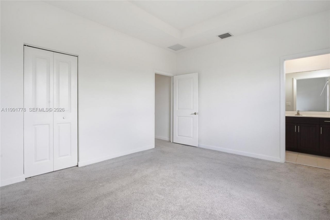 20714 NE 5th Ct, Miami, FL 33179 Photo