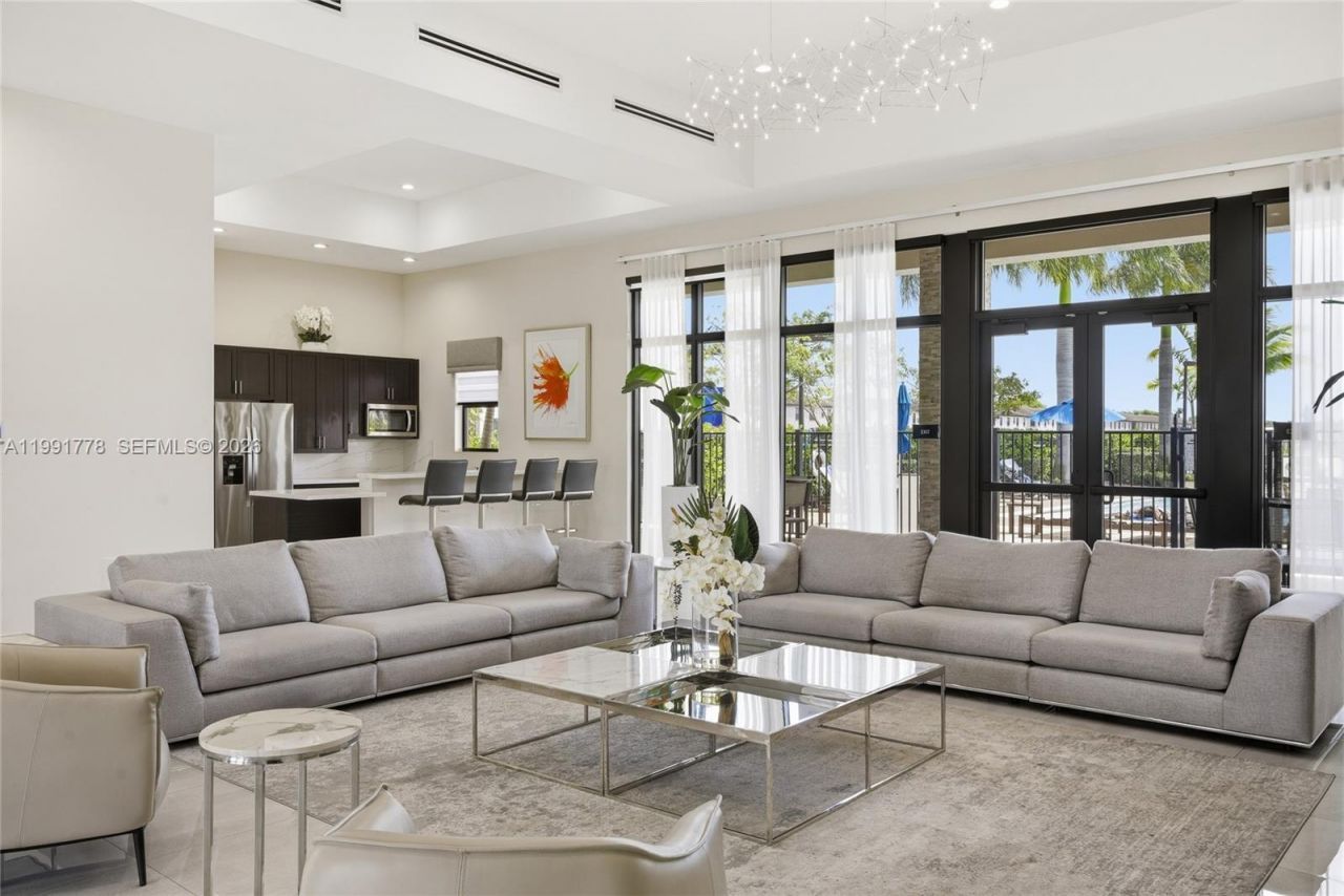 20714 NE 5th Ct, Miami, FL 33179 Photo