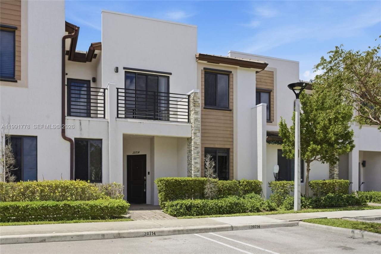 20714 NE 5th Ct, Miami, FL 33179 Photo