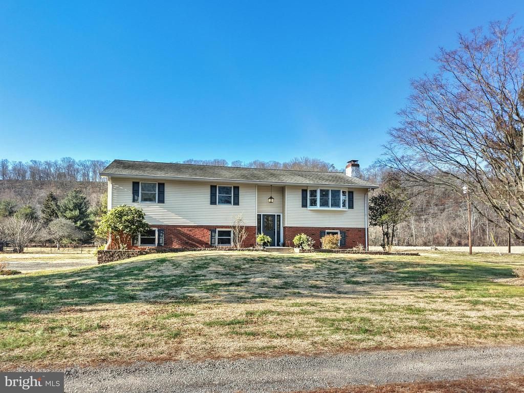 1 CROSS CREEK LANE , ERWINNA, PA 18920