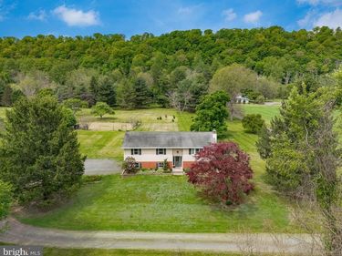 1 CROSS CREEK LANE, ERWINNA, PA 18920